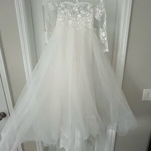 Elegant Off-White Lace Kids Formal Dress. Flower girl-wedding